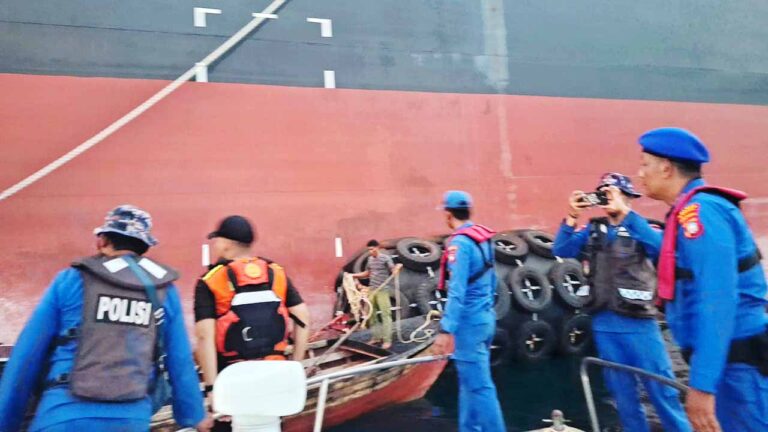 Detik-detik Mesin Kapal Nelayan Karimun Rusak di Tengah Laut
