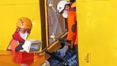 Detik-detik Tim SAR Merapat ke KMP Sembilang di Perairan Lobam Bintan