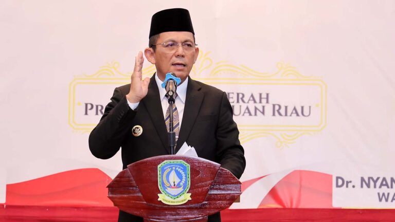 Gubernur Ansar Minta Sekda Baru Jadi Role Model Birokrasi Bersih dan Melayani