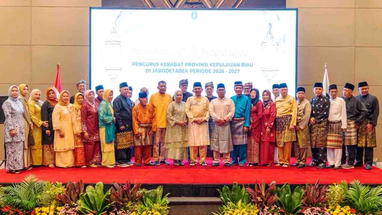 Gubernur Kepulauan Riau, Ansar Ahmad bersama Wakil Gubernur Kepri, Nyanyang Haris Pratamura dan Keluarga Besar Kepulauan Riau di Jabodetabek