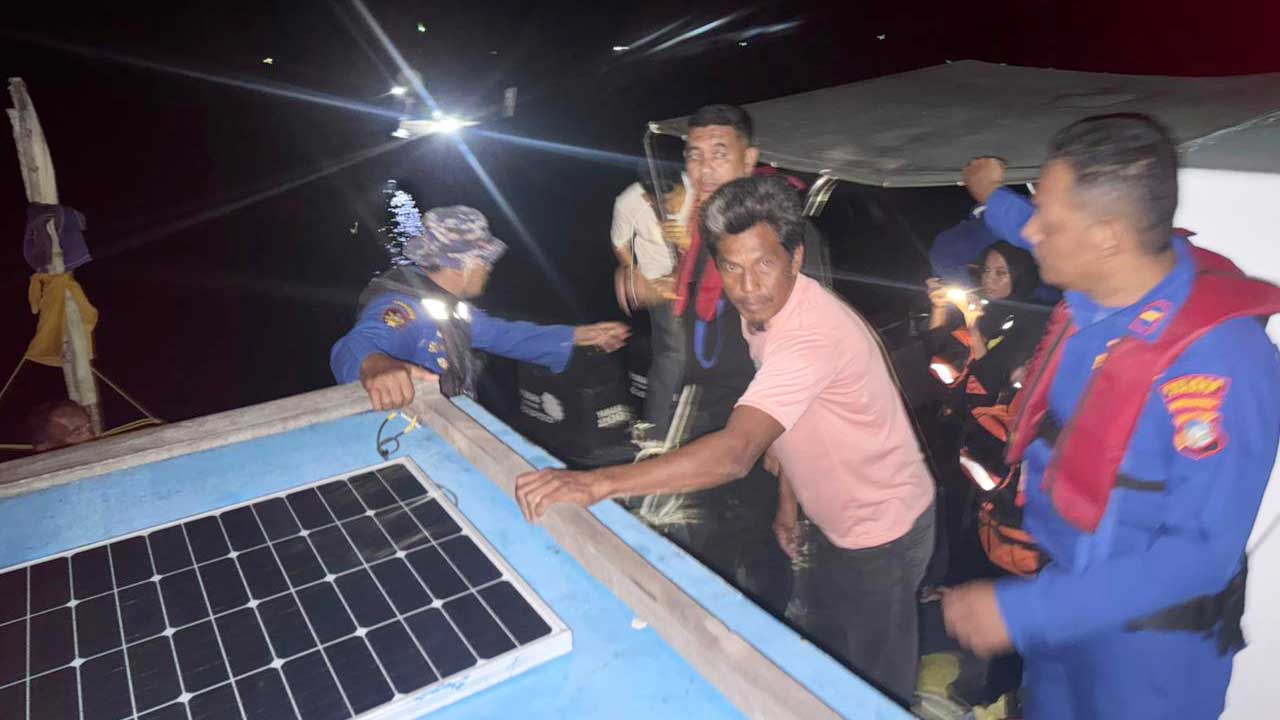 Kondisi Nelayan Karimun Setelah 18 Jam Hanyut di Laut