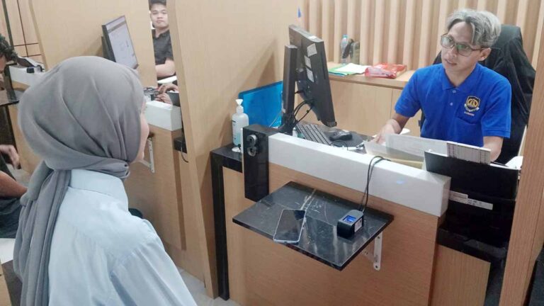 Warga Antusias Manfaatkan Program Paspor Simpatik Imigrasi Karimun