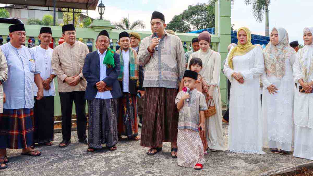 Bupati Roby Ajak Warga Perkuat Kepedulian Sosial Saat Sholat Idul Adha di Toapaya