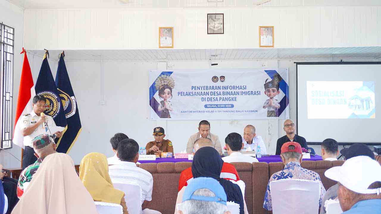 Imigrasi Karimun Ingatkan Bahaya PMI Non-Prosedural Saat Sosialisasi di Desa Pangke