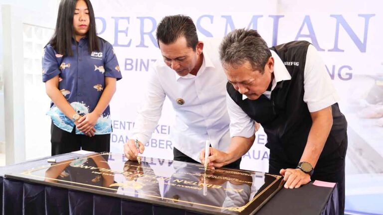 Menteri Trenggono dan Gubernur Ansar Resmikan Pabrik PT BIG di Bintan