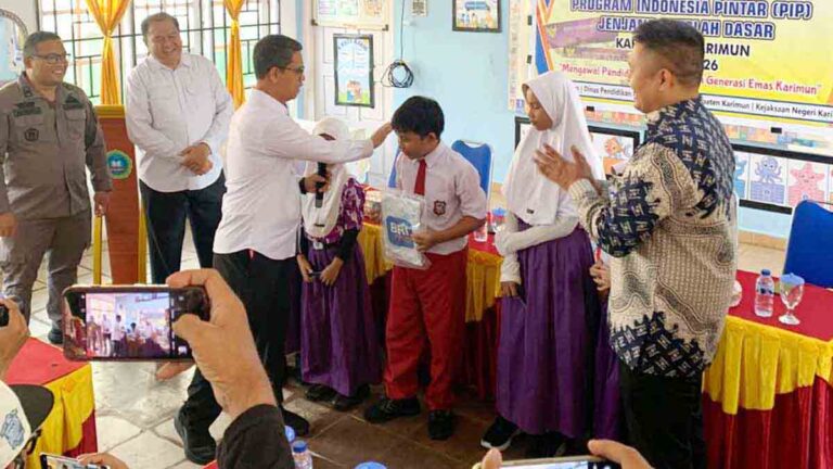 5.506 Siswa Karimun Terima Bantuan PIP Tahap I 2026, Bupati Minta Dana Dipakai untuk Pendidikan