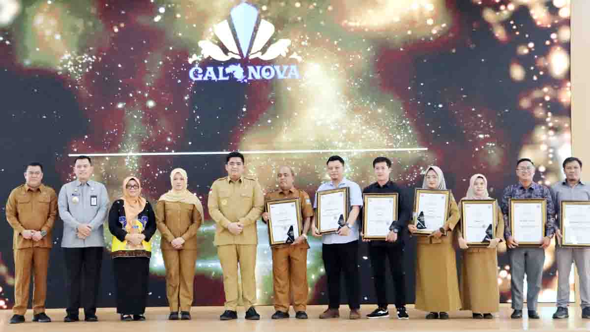 Bupati Bintan, Roby Kurniawan, Wakil Bupati dan Sekda Bintan, bersama para penerima Anugerah Galanova Award 2026