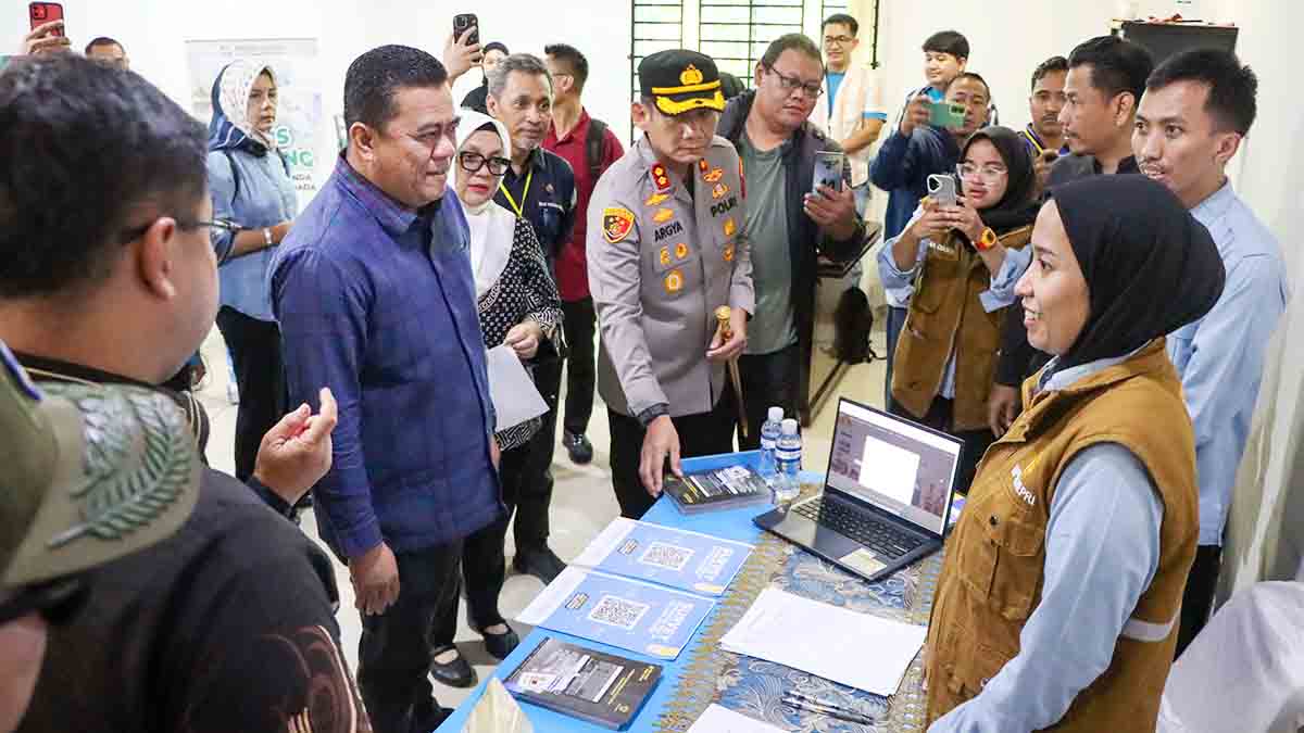 Sekretaris Daerah Kabupaten Bintan, Ronny Kartika, meninjau langsung proses pelaksanaan Job Fair Bintan 2026