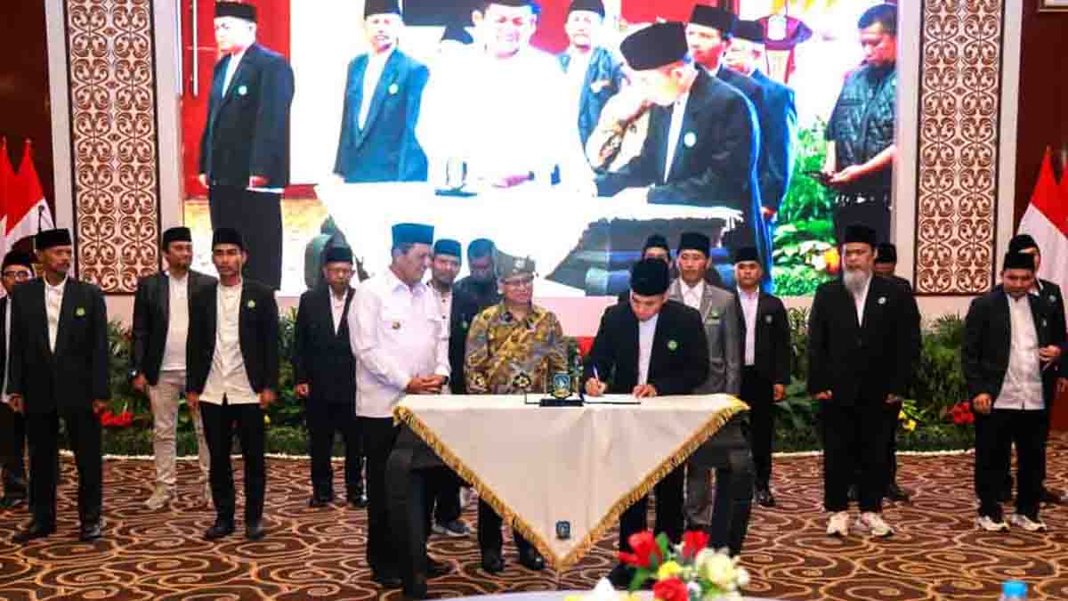 Ansar dan Nyanyang Resmi Dikukuhkan sebagai Dewan Penasehat PW PERSIS Kepri