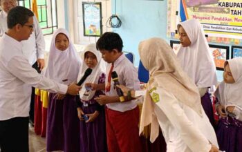 SDN 006 Karimun Curhat Ruang Kelas Bocor, Bupati Langsung Tinjau Kondisi Sekolah