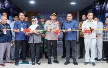 Sekretaris Daerah Kabupaten Bintan, Ronny Kartika, mewakili Bupati Bintan Roby Kurniawan, dan Tamu Undangan membuka Job Fair Bintan 2026