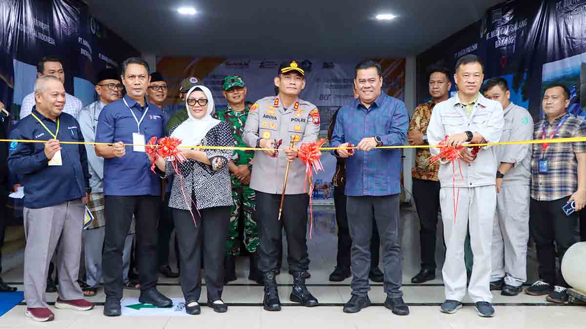 Sekretaris Daerah Kabupaten Bintan, Ronny Kartika, mewakili Bupati Bintan Roby Kurniawan, dan Tamu Undangan membuka Job Fair Bintan 2026