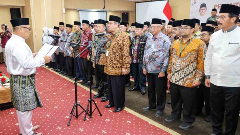 96 Dewan Hakim MTQ Kepri mengikuti pelantikan di Aston Tanjungpinang Hotel.