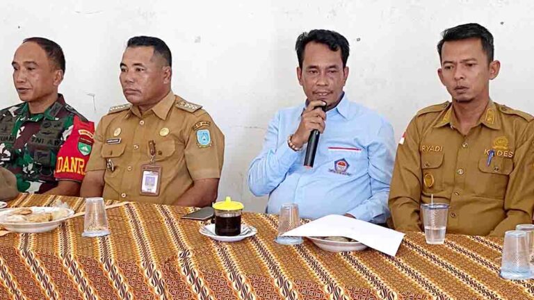 Ketua DPC HNSI Anambas Agustar menyampaikan sambutan pada pembentukan Anak Ranting HNSI Siantan Utara.