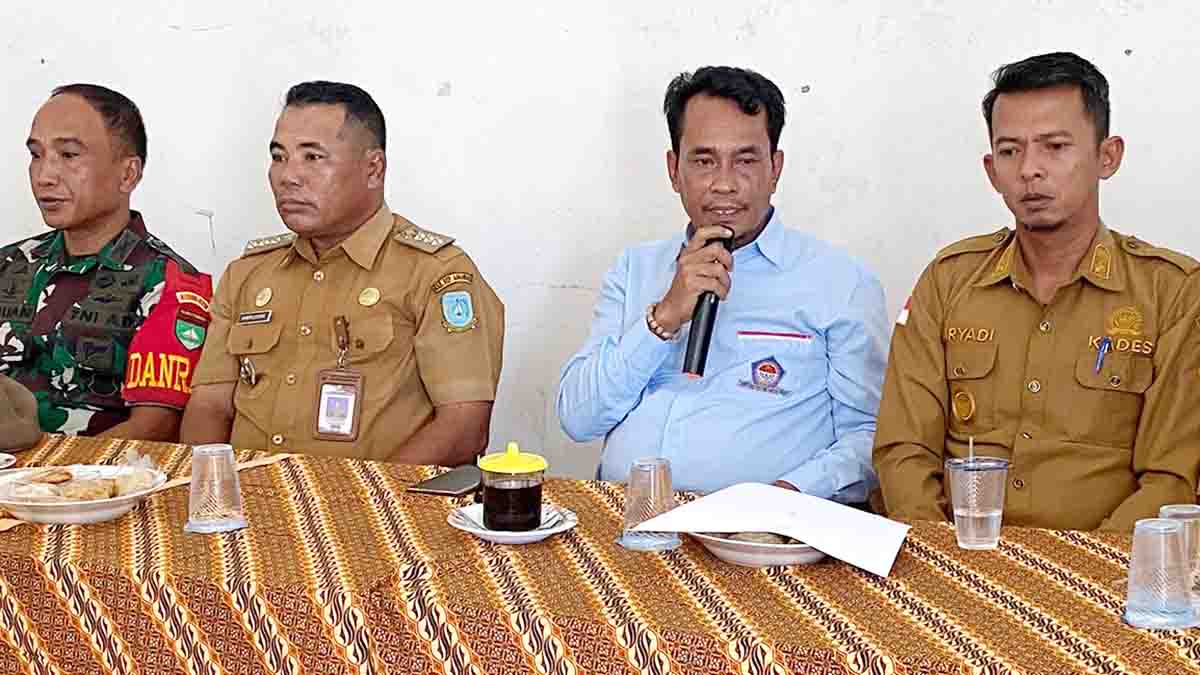 Ketua DPC HNSI Anambas Agustar menyampaikan sambutan pada pembentukan Anak Ranting HNSI Siantan Utara.