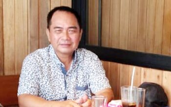 Amir Fikri berdiskusi bersama tokoh masyarakat di Kabupaten Kepulauan Anambas.