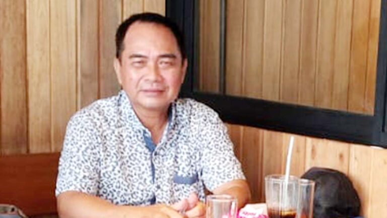 Amir Fikri berdiskusi bersama tokoh masyarakat di Kabupaten Kepulauan Anambas.