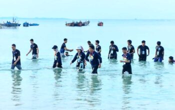 Gubernur Kepri Ansar Ahmad menghadiri aksi konservasi laut di Pantai Dugong, Kabupaten Bintan.