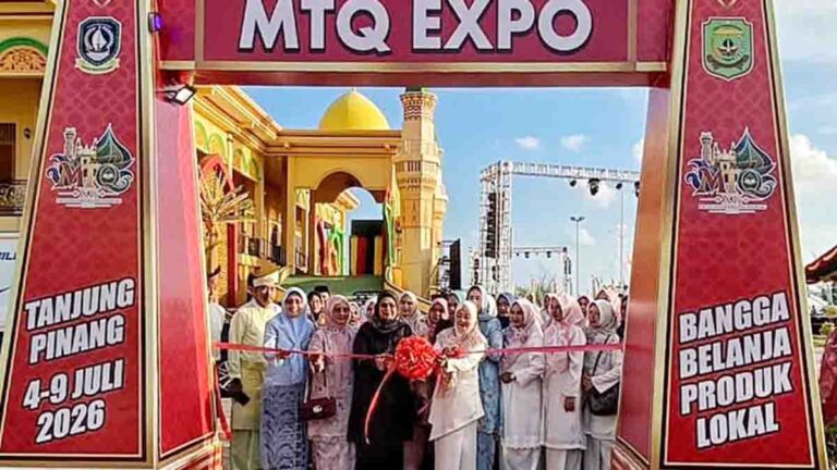 Dewi Kumalasari membuka Bazar MTQ XII Kepri 2026 di Tanjungpinang.