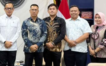 Wakil Menteri Dalam Negeri Bima Arya Sugiarto berbagi pengalaman membangun birokrasi adaptif kepada Bupati Kepulauan Anambas Aneng di Jakarta.