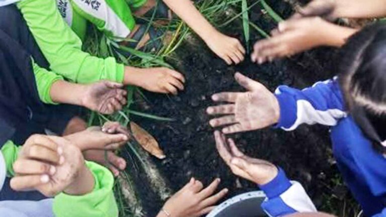 SDN 002 Seri Kuala Lobam Ubah Limbah Kelapa Jadi Briket, BRIKOLA Didik Siswa Cinta Lingkungan