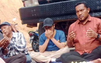 Camat Jemaja Mudahir menghadiri syukuran dimulainya pembangunan jalan Mampok menuju Air Biru di Kabupaten Kepulauan Anambas.