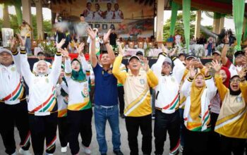 Kontingen dari tujuh kabupaten dan kota mengikuti pembukaan POPDA X Kepri 2026 di Karimun.
