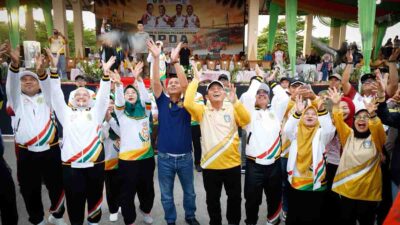 Kontingen dari tujuh kabupaten dan kota mengikuti pembukaan POPDA X Kepri 2026 di Karimun.