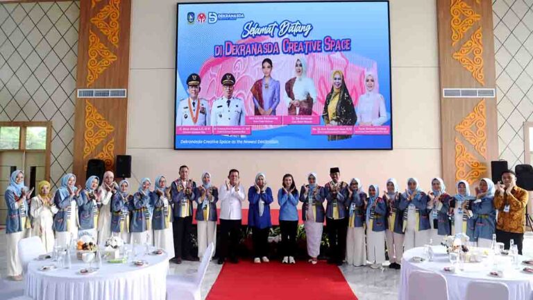 Berbagai produk UMKM dipamerkan di Dekranasda Creative Space Kepulauan Riau saat dikunjungi Ketua Umum Dekranas RI Selvi Ananda.