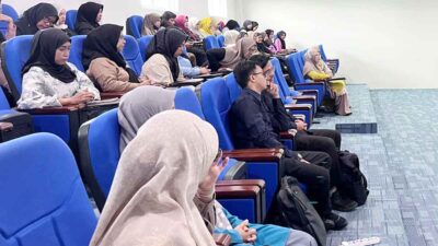 Kader Posyandu mengikuti pelatihan Digitalisasi PDIA di Poltekkes Kemenkes Tanjungpinang.