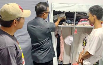 Kapolsek Kundur menjelaskan pengejaran dua pelaku pencurian yang masih buron.