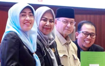 Juru Bicara Fraksi Demokrat Nurani Indonesia DPRD Kepri menyampaikan pandangan umum mengenai Ranperda Pengelolaan Barang Milik Daerah.