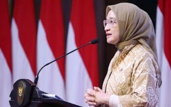 Menteri PANRB Rini Widyantini menjelaskan dukungan GAMAS terhadap kebijakan ASN mengantar anak sekolah.