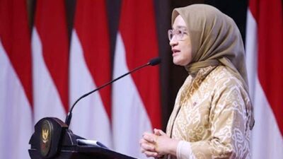 Menteri PANRB Rini Widyantini menjelaskan dukungan GAMAS terhadap kebijakan ASN mengantar anak sekolah.