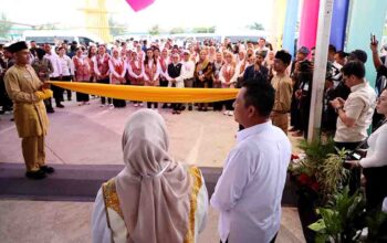 Selvi Ananda Gibran Rakabuming Raka mencanangkan Gerakan Nasional Ruang Aman dan Nyaman Anak (Gernas RANA) pada Main Raya Anak 2026 di Tanjungpinang.