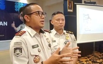 Kepala Seksi Tikkim Kantor Imigrasi Karimun menyampaikan komitmen pelayanan bebas pungutan liar.