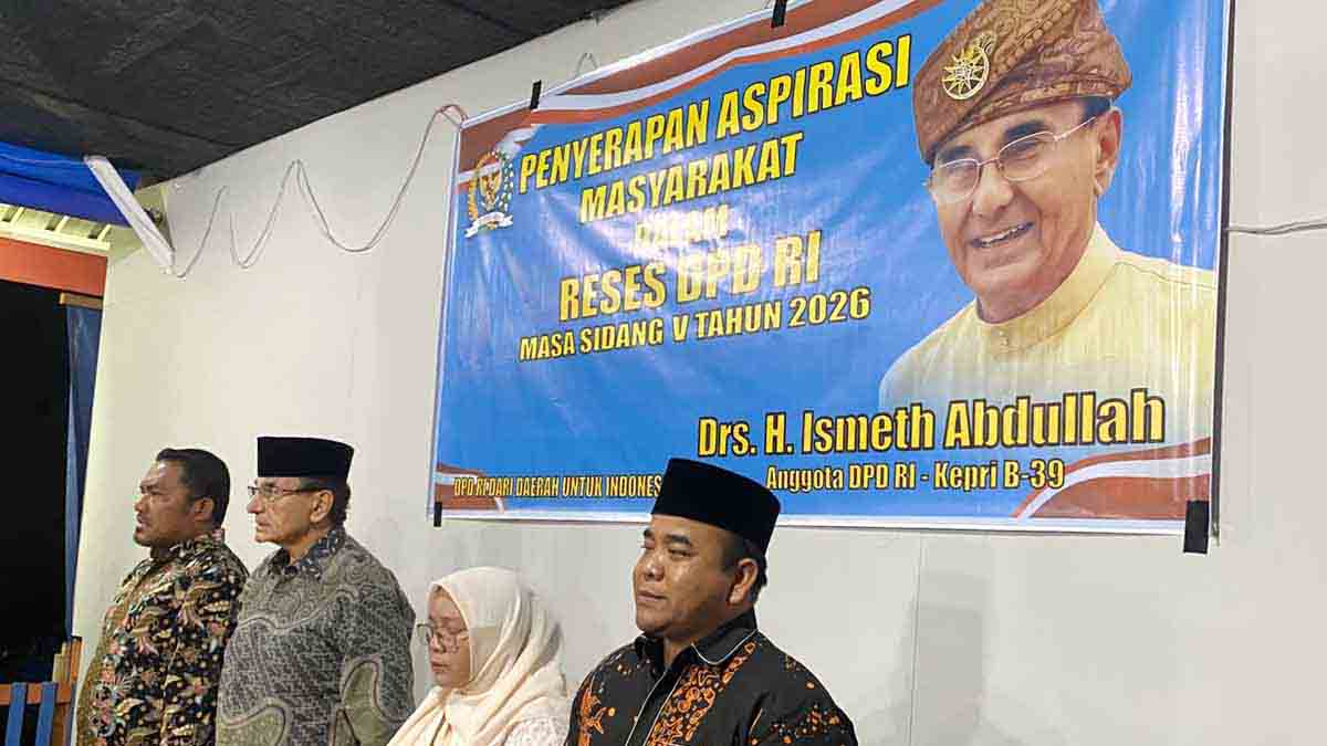 Anggota DPD RI Ismeth Abdullah menegaskan reses bukan sekadar agenda seremonial saat berdialog dengan masyarakat Jemaja.