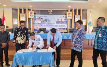 Kajari Anambas menandatangani MoU dengan Pemkab, KPU, dan Bawaslu Kabupaten Kepulauan Anambas.