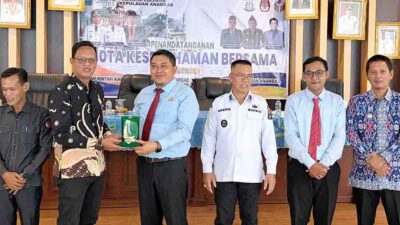 Kejari Anambas menandatangani MoU dengan KPU dan Bawaslu Kabupaten Kepulauan Anambas.