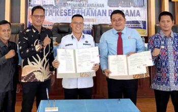 Kejari Kepulauan Anambas dan Pemkab Kepulauan Anambas menandatangani MoU kerja sama di bidang Perdata dan Tata Usaha Negara.