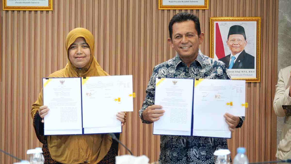 Penandatanganan nota kesepakatan penataan ruang laut antara KKP dan Pemerintah Provinsi Kepulauan Riau di Jakarta.