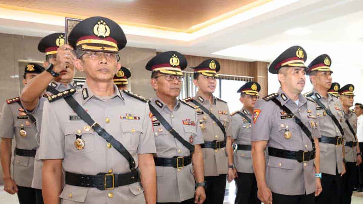 Kombes Pol Dudus Harley Davidson resmi menjabat Karolog Polda Kepri dalam upacara sertijab.