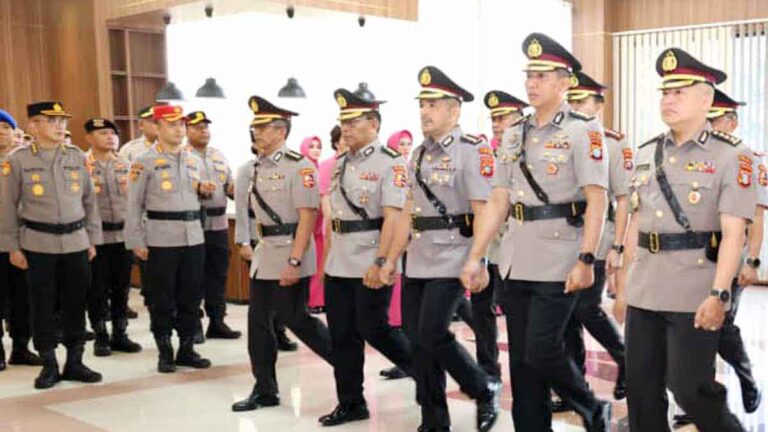 Kombes Pol Endro Prasetyo resmi memasuki masa purna tugas setelah menyerahkan jabatan Karolog Polda Kepri.