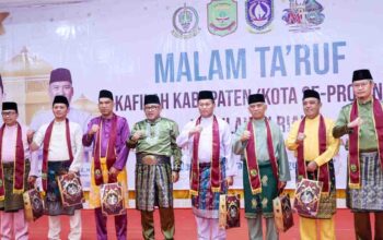 Malam Ta'aruf MTQ XII Kepri mempertemukan seluruh kafilah dari tujuh kabupaten dan kota di Tanjungpinang.