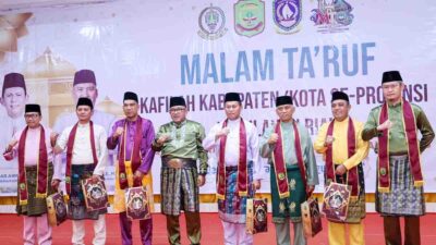 Malam Ta'aruf MTQ XII Kepri mempertemukan seluruh kafilah dari tujuh kabupaten dan kota di Tanjungpinang.