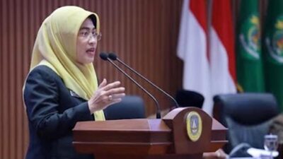 Sekda Kepri Misni menyampaikan jawaban pemerintah pada rapat paripurna DPRD tentang Ranperda Pengelolaan Barang Milik Daerah.