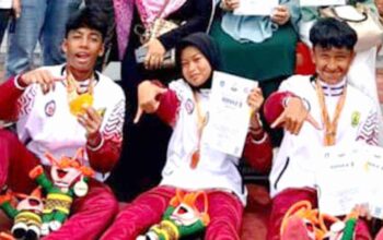 Muhammad Azzam, atlet tenis Tanjungpinang, meraih dua gelar pada POPDA Kepri 2026.