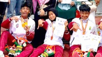 Muhammad Azzam, atlet tenis Tanjungpinang, meraih dua gelar pada POPDA Kepri 2026.
