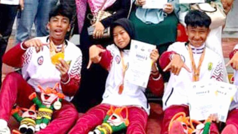 Muhammad Azzam, atlet tenis Tanjungpinang, meraih dua gelar pada POPDA Kepri 2026.