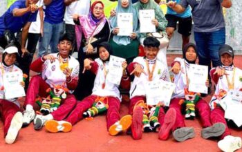 Nurul Adya, atlet tenis Tanjungpinang, meraih dua medali pada POPDA Kepri 2026.